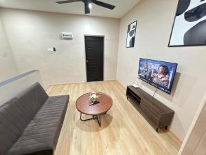 Elegant Modern Stay , Middle Town Kulai 10-11 Pax