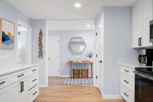 Fully Renovated Villa - Sleeps 6 Near Beach & Golf