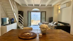 Lakefront Exclusive Apartment with pool