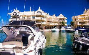 Apartamentos Tamarindos - Puerto Marina - Primera Linea de Playa