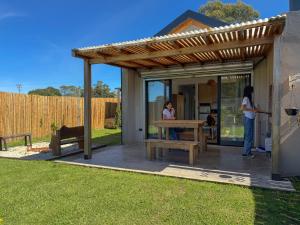 IZ Chapa - Casa 1 - Casa en Complejo A Cuatro Cuadras de Playa Luna Roja Con Pileta - Hola Sur