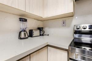 Central, Gated, Sea view, TV, Gym, Pool, WiFi, AC