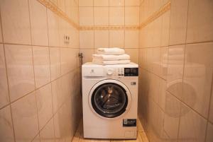 Central 4-Bedroom Apartment - Gertrudes Street
