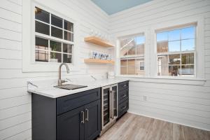 Stuck in Parrotdise by Oak Island Accommodations