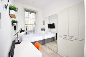 Baker Street Studio - Flt 8