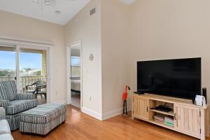 Dreamer by Oak Island Accommodations