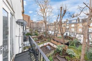Notting Hill Neighbour - 2BR Designer Stay by REGAL REALMS