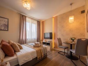 Słoneczne studio przy Placu Unii by VAYA STAYS