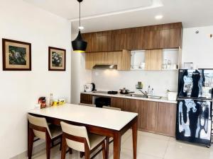 Comfy High floor OceanView 2BR 3 mins to Beach