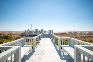 Fairwinds by Oak Island Accommodations