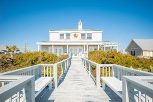 Fairwinds by Oak Island Accommodations