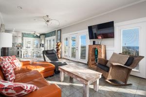 Fairwinds by Oak Island Accommodations