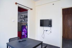 Cozy 1bhk 2km From Hosa Road Metro with lift 204