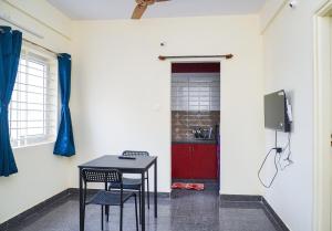 Cozy 1bhk 2km From Hosa Road Metro with lift 204