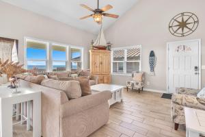 Front Row by Oak Island Accommodations