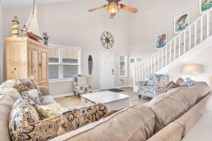 Front Row by Oak Island Accommodations