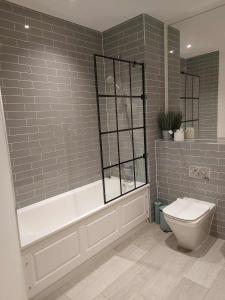Modern Chinatown Apartment in Birmingham City Centre