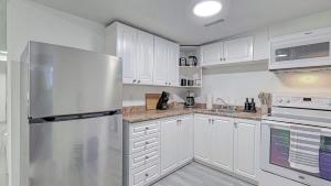 Cozy 2BR Suite Near Zoo & downtown Walk to C-Train