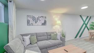 Cozy 2BR Suite Near Zoo & downtown Walk to C-Train