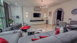 Spacious 2 Bedroom Apartment with Terrace