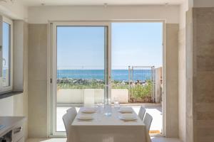 Villa Mery - Beachfront with garden in Fruttidoro