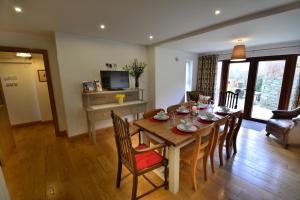 Five-Bedroom House room in Woodvilla Lodge