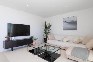 Luxury 3-Bedroom Skyline Apartment in Higueron