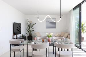 Luxury 3-Bedroom Skyline Apartment in Higueron