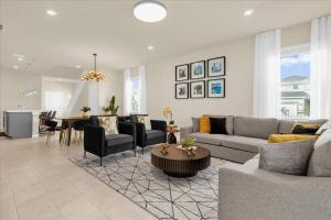 7 BD 5.5 BA Windsor Cay 16203 TW