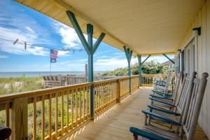 Surfsong by Oak Island Accommodations