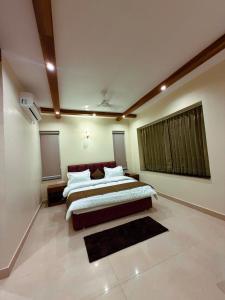 Kesari Hotel & Restaurant Near Kainchi Dham