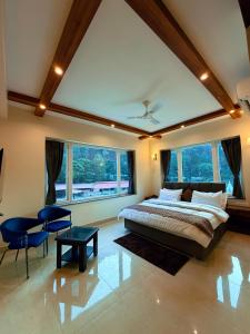 Kesari Hotel & Restaurant Near Kainchi Dham