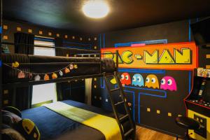 Groovy Games Getaway Holiday Stay in Branson!