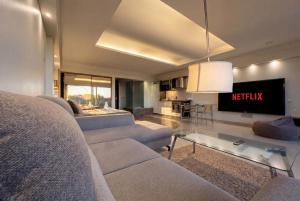 Sauna Penthouse with City Views and Free Parking - Riga