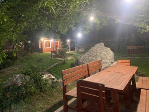 Bujtina Shpella e Plakës Çerçan