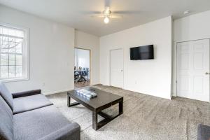 1 Mi to Erie Canalway Trail! Condo w Grill