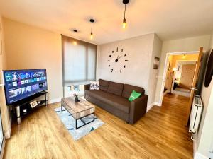 Stylish 2BR 2Bath, Balcony Views, Stratford, ABBA
