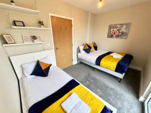 Stylish 2BR 2Bath, Balcony Views, Stratford, ABBA