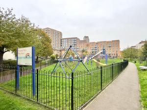 Stylish 2BR 2Bath, Balcony Views, Stratford, ABBA