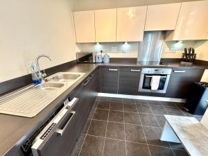 Stylish 2BR 2Bath, Balcony Views, Stratford, ABBA