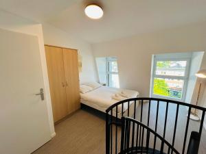 We Live In R - Duplex 501