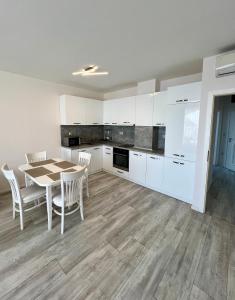 Golden Sands La Mer