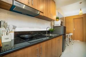 Boho Makati Condo Wi Fi Workspace Red