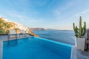 Infinity Suite with Private Pool & Caldera View