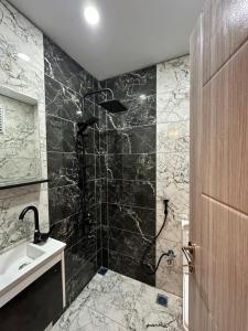 Tree Rose Suite
