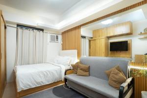 Fully furnished Japandi Warm Studio Retreat in QC