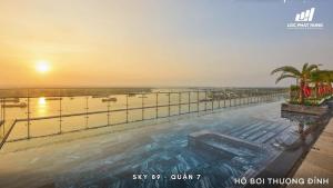 Luxury Sky89 in District 7 w City Views, Pool and Gym