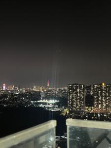 Luxury Sky89 in District 7 w City Views, Pool and Gym