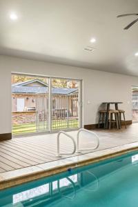 Indoor Pool Game Rm Pickleball Spa BBQ PetOk