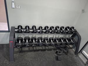 Gated Apt with Sea & City View, WiFi, AC, TV, Pool & Gym